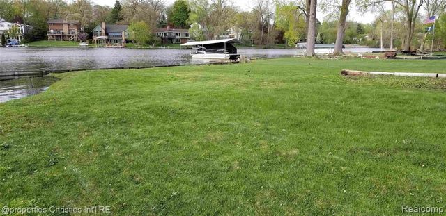 188 Wolverine Drive, Wolverine Lake, MI 48390