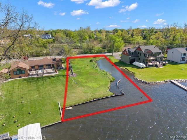 188 Wolverine Drive, Wolverine Lake, MI 48390