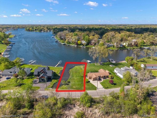 188 Wolverine Drive, Wolverine Lake, MI 48390