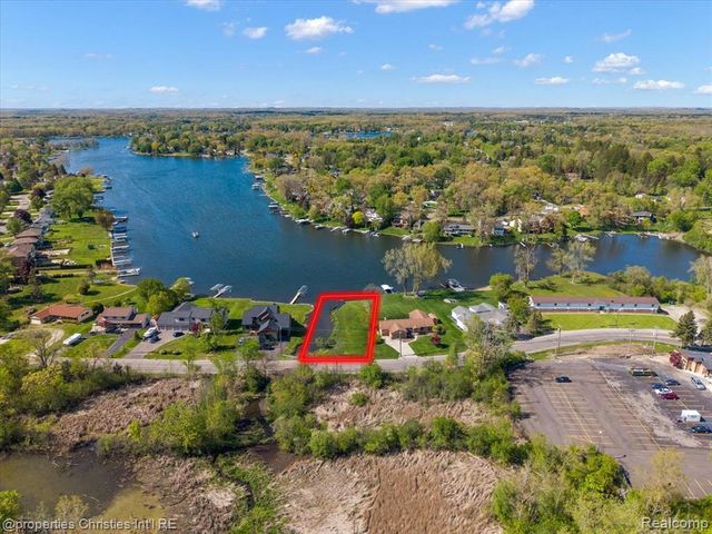 188 Wolverine Drive, Wolverine Lake, MI 48390