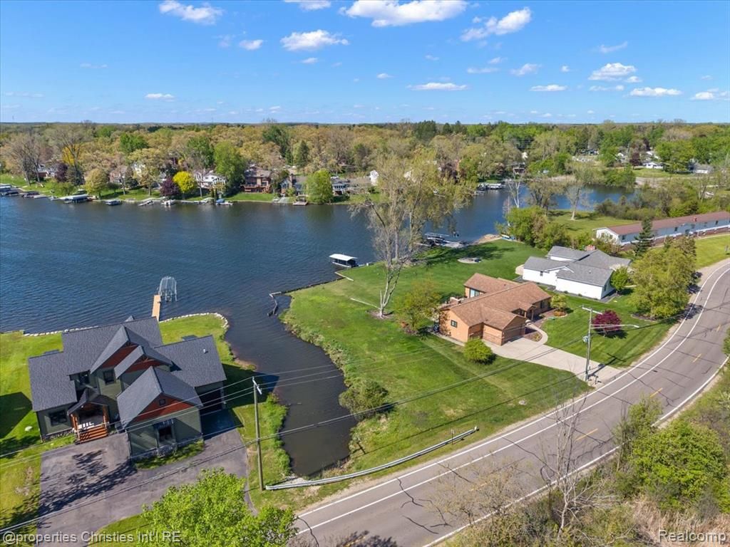 188 Wolverine Drive, Wolverine Lake, MI 48390