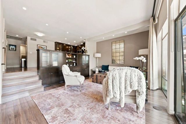 9126 Marina Pacifica Drive North, Long Beach, CA 90803