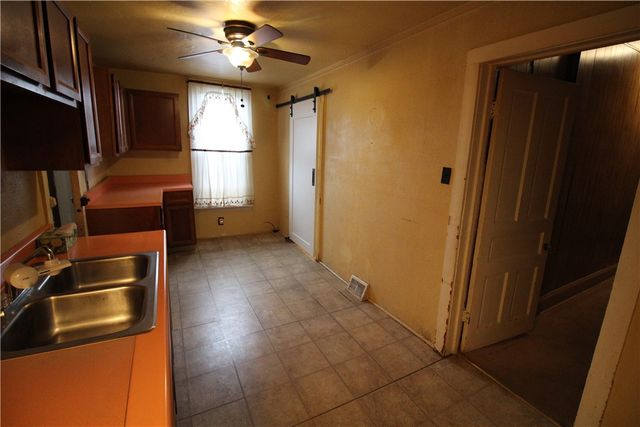 645 Illinois Ave, Braddock Hills, PA 15221