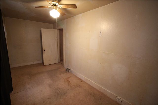 645 Illinois Ave, Braddock Hills, PA 15221