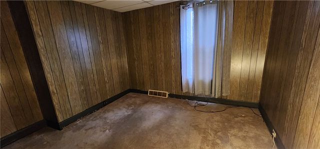 645 Illinois Ave, Braddock Hills, PA 15221