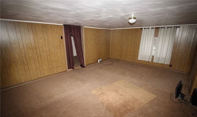 645 Illinois Ave, Braddock Hills, PA 15221