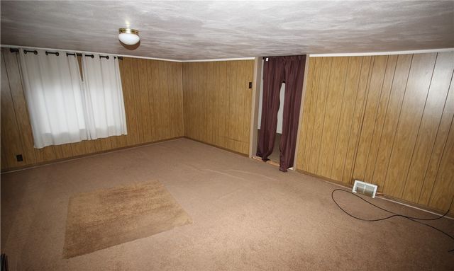 645 Illinois Ave, Braddock Hills, PA 15221