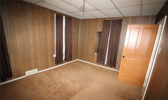 645 Illinois Ave, Braddock Hills, PA 15221