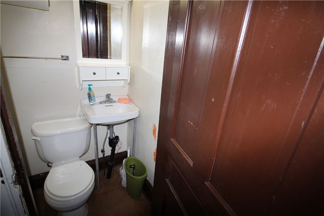 645 Illinois Ave, Braddock Hills, PA 15221