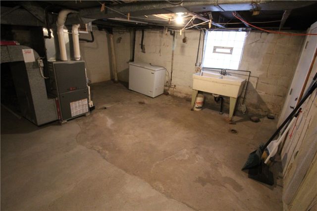 645 Illinois Ave, Braddock Hills, PA 15221