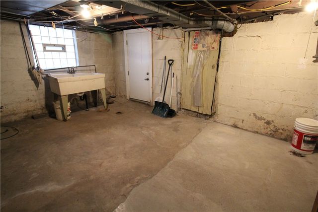 645 Illinois Ave, Braddock Hills, PA 15221