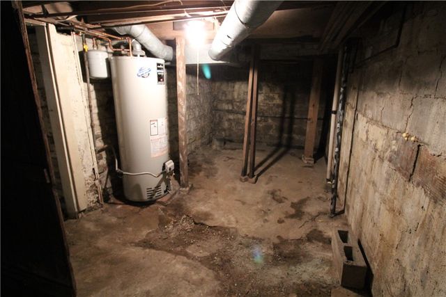 645 Illinois Ave, Braddock Hills, PA 15221