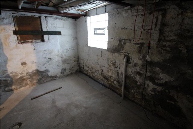 645 Illinois Ave, Braddock Hills, PA 15221