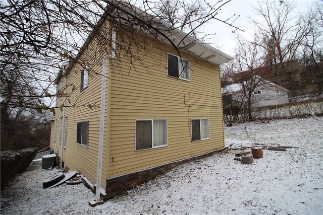 645 Illinois Ave, Braddock Hills, PA 15221