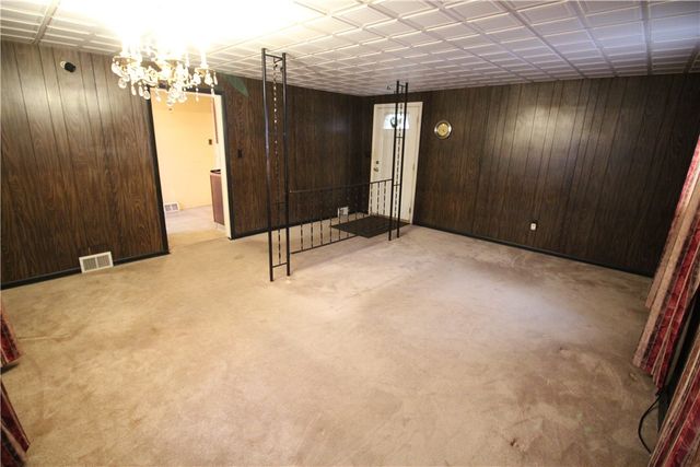 645 Illinois Ave, Braddock Hills, PA 15221