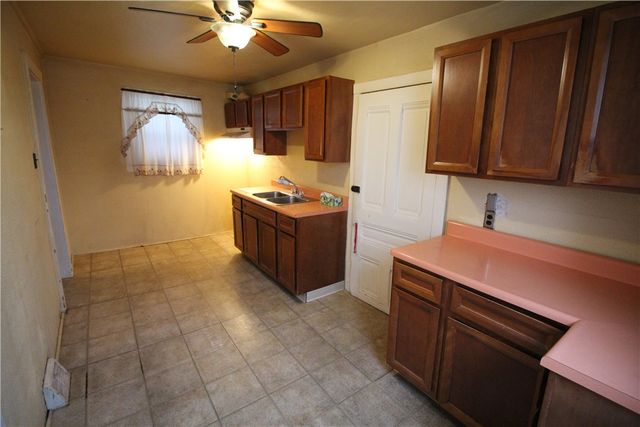 645 Illinois Ave, Braddock Hills, PA 15221