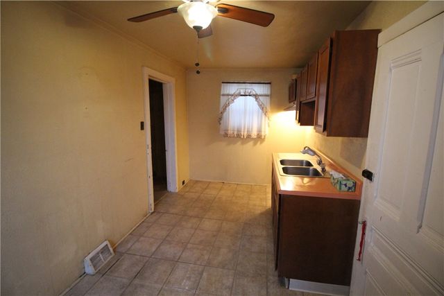 645 Illinois Ave, Braddock Hills, PA 15221