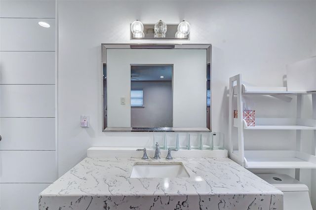 1202 Shadeland Drive, Houston, TX 77043