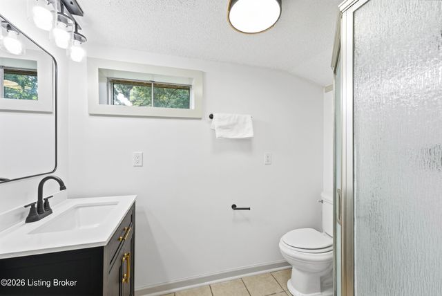3700 Templewood Dr, Louisville, KY 40219
