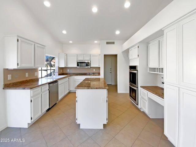 25440 S FLAME TREE Drive, Sun Lakes, AZ 85248