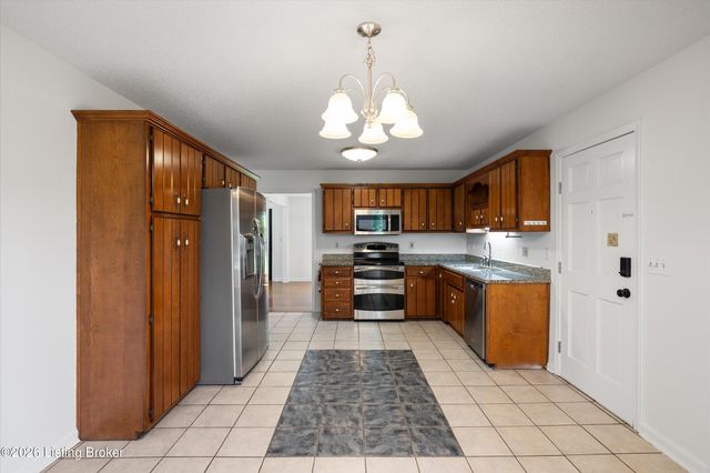 2628 Cedar Point Rd, La Grange, KY 40031