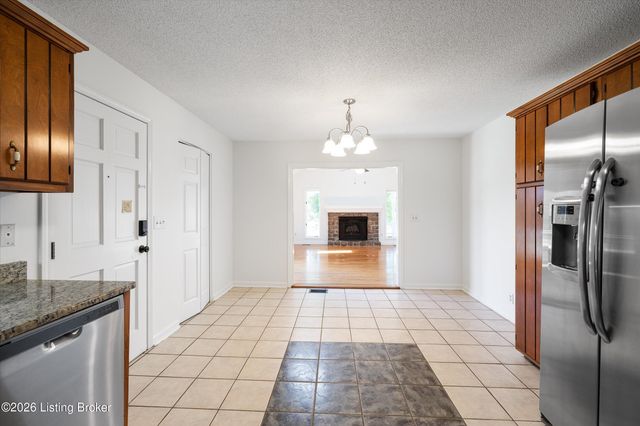 2628 Cedar Point Rd, La Grange, KY 40031