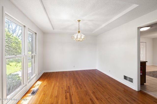 2628 Cedar Point Rd, La Grange, KY 40031