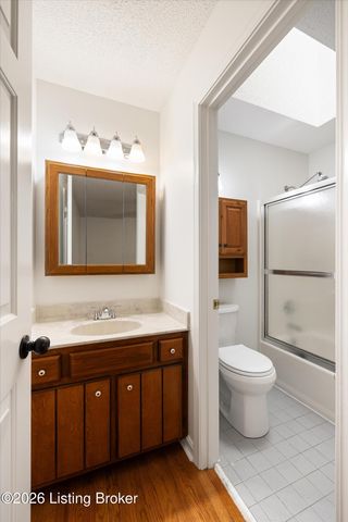 2628 Cedar Point Rd, La Grange, KY 40031