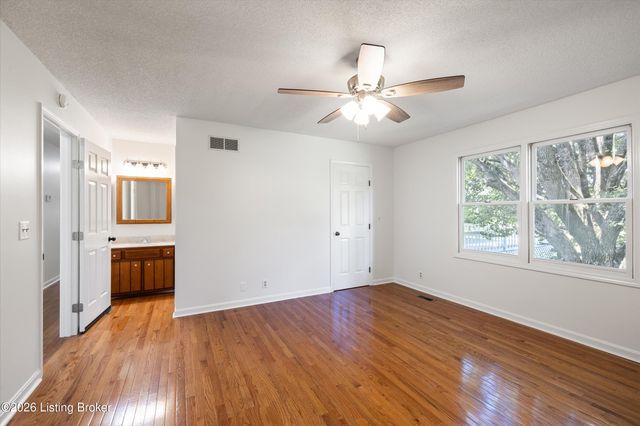 2628 Cedar Point Rd, La Grange, KY 40031