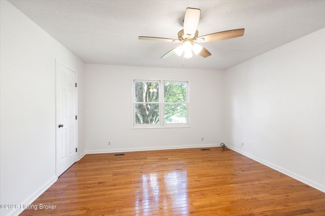 2628 Cedar Point Rd, La Grange, KY 40031