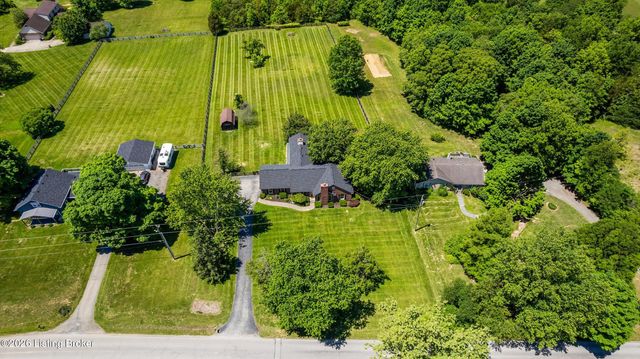 2628 Cedar Point Rd, La Grange, KY 40031