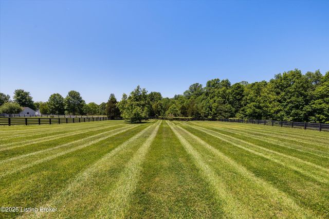 2628 Cedar Point Rd, La Grange, KY 40031