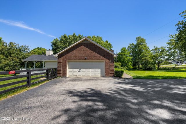 2628 Cedar Point Rd, La Grange, KY 40031