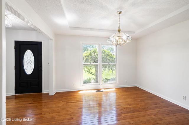 2628 Cedar Point Rd, La Grange, KY 40031