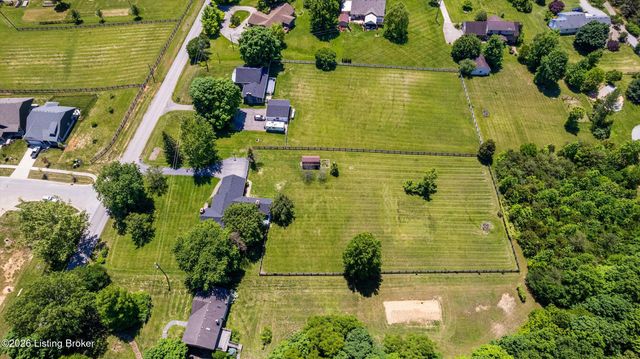 2628 Cedar Point Rd, La Grange, KY 40031