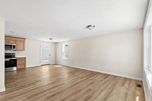 5 Bumblebee Dr, Plymouth, MA 02360