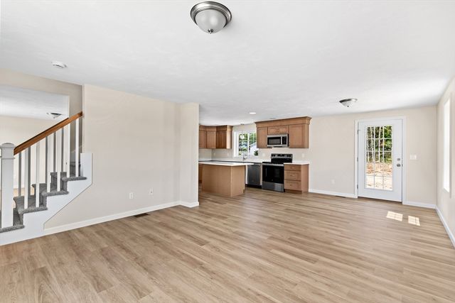 5 Bumblebee Dr, Plymouth, MA 02360