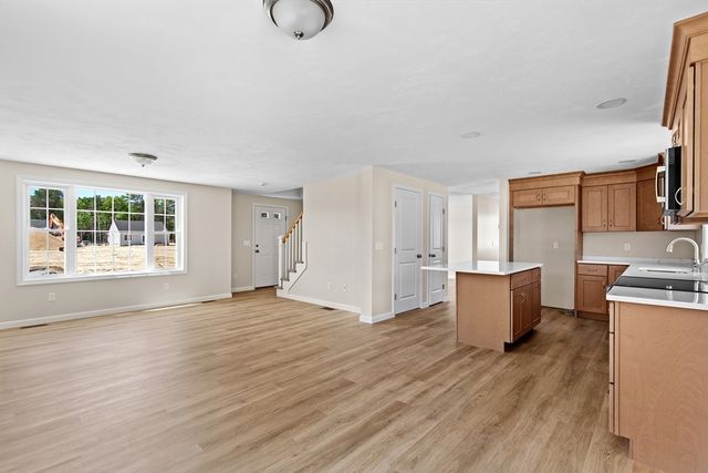 5 Bumblebee Dr, Plymouth, MA 02360