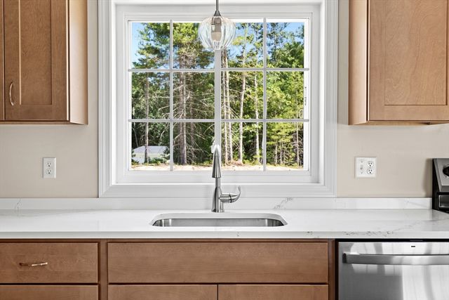 5 Bumblebee Dr, Plymouth, MA 02360
