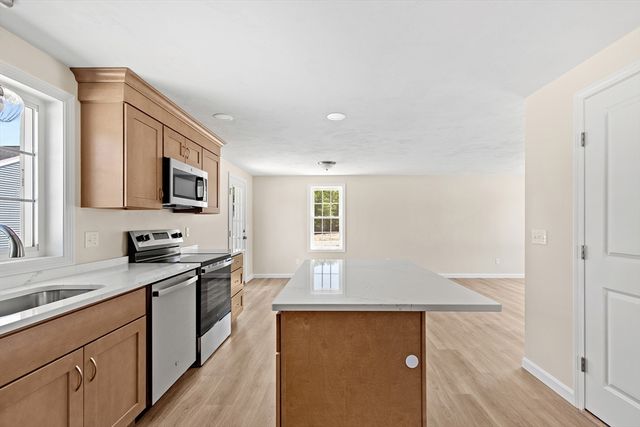 5 Bumblebee Dr, Plymouth, MA 02360