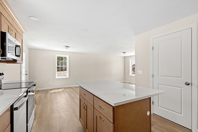 5 Bumblebee Dr, Plymouth, MA 02360