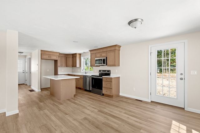 5 Bumblebee Dr, Plymouth, MA 02360