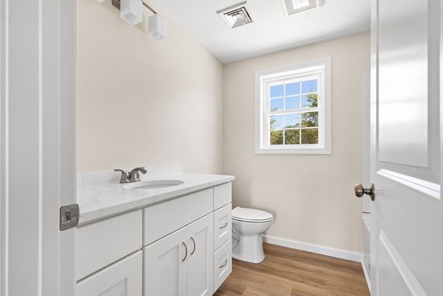 5 Bumblebee Dr, Plymouth, MA 02360