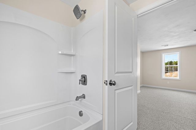 5 Bumblebee Dr, Plymouth, MA 02360