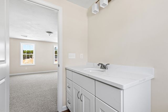 5 Bumblebee Dr, Plymouth, MA 02360