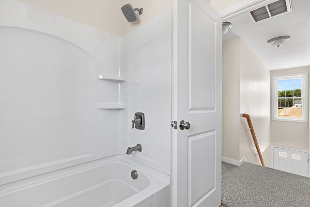 5 Bumblebee Dr, Plymouth, MA 02360