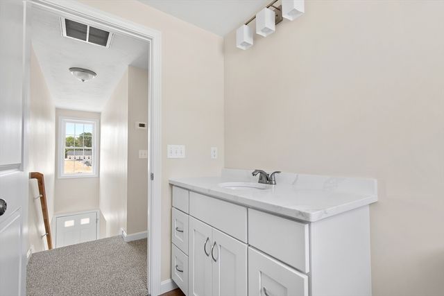 5 Bumblebee Dr, Plymouth, MA 02360