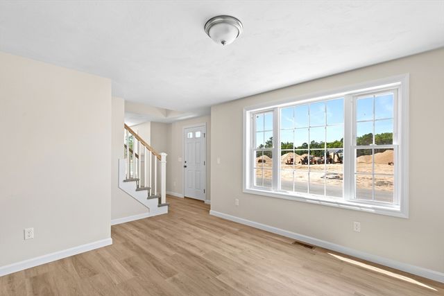 5 Bumblebee Dr, Plymouth, MA 02360