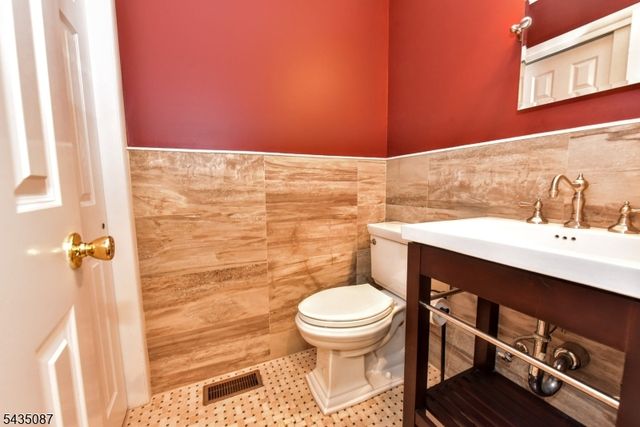 143 Fisher Rd, Mahwah Twp., NJ 07430