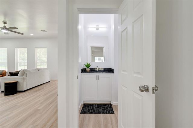 624 E Harrison Avenue, Guthrie, OK 73044